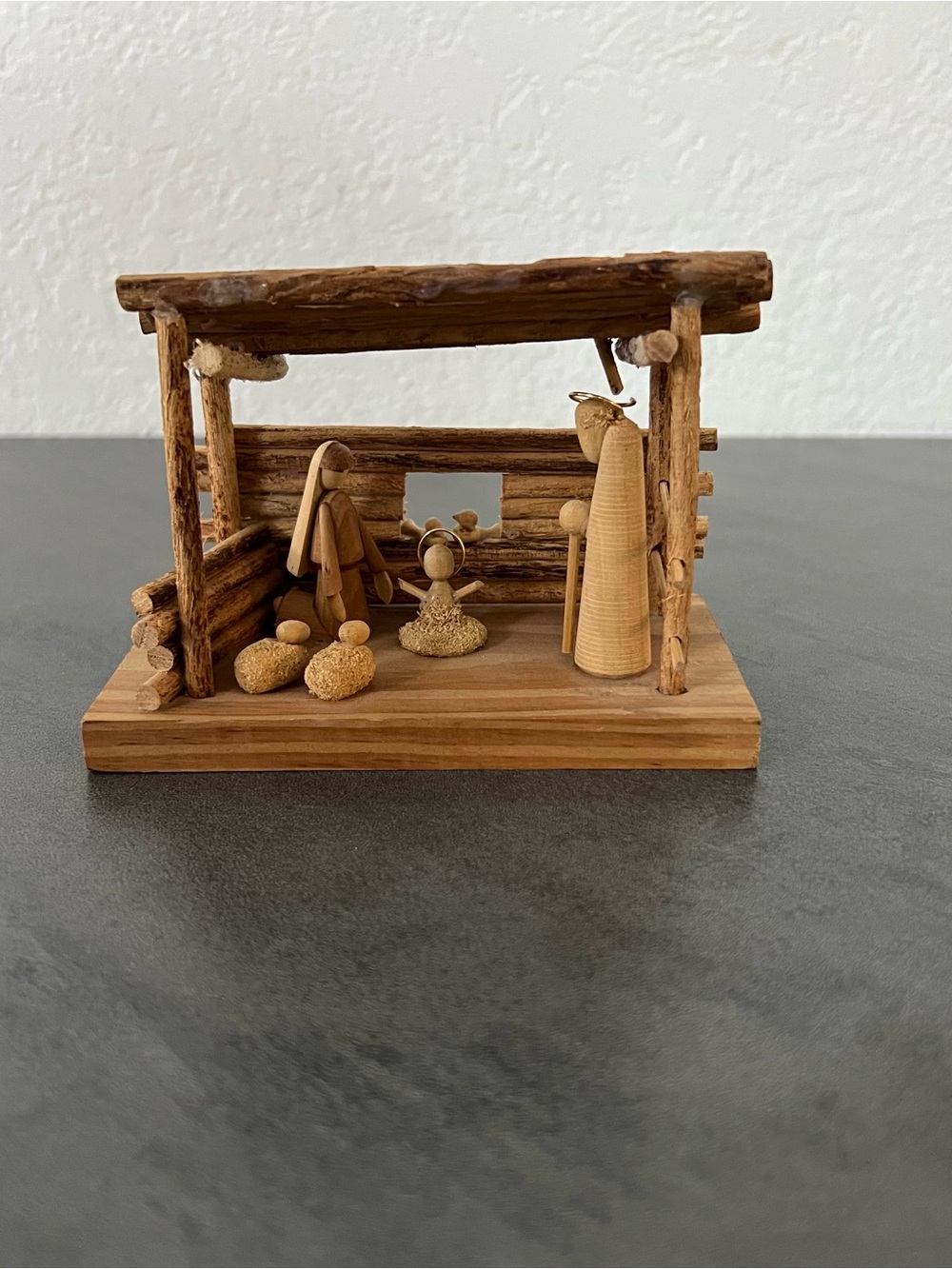 Vintage Small Wood Manger Christmas Nativity Set Sheep Birds Jesus Joseph & Mary